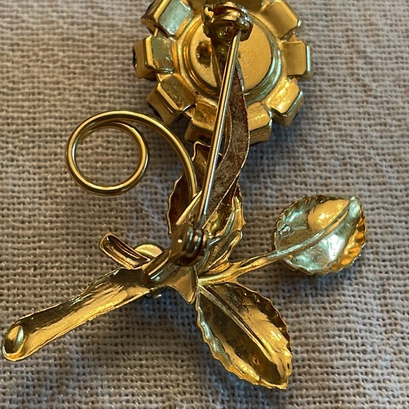 Rhinestone multicolor Flower Pin in Gold-tone setting unused condition - Picture 8 of 11